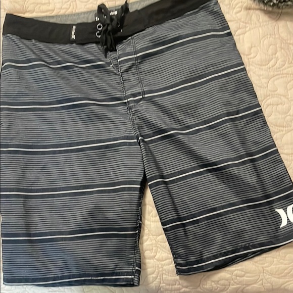Hurley boys Black Striped Swim Shorts Sz 16 - Picture 2 of 9